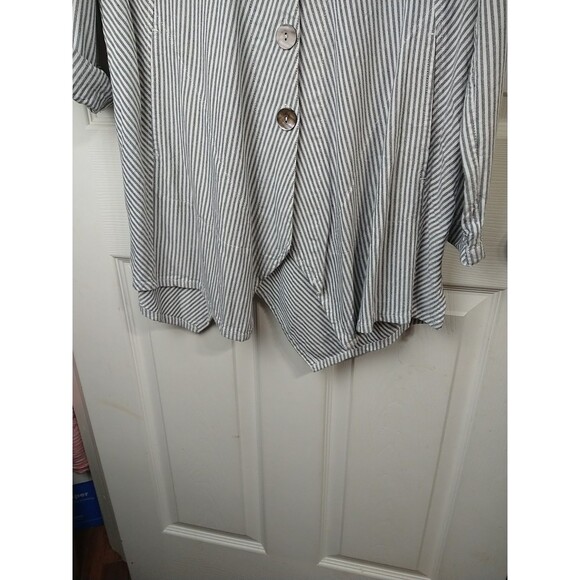 John Mark Woman M Tunic Shirt Grey White Striped Roll Tab LS V Neck Asymmetrical - Picture 6 of 11